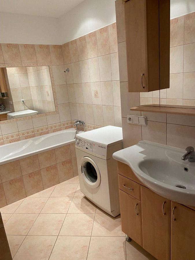 Apartments Tomkova Hradec Králové Zewnętrze zdjęcie