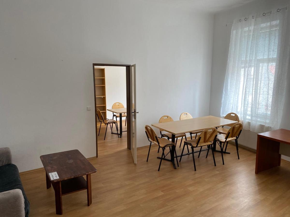 Apartments Tomkova Hradec Králové Zewnętrze zdjęcie